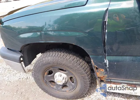 2003 Chevrolet Silverado 1500 Work Truck z USA, uszkodzony, nr VIN 1GCEK14V73Z101029